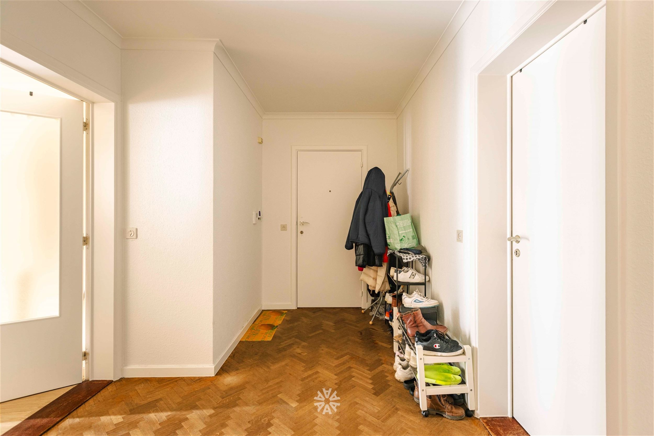 Lichtrijk appartement met 2 ruime slaapkamers te koop nabij Station Gent-Sint-Pieters! foto 2