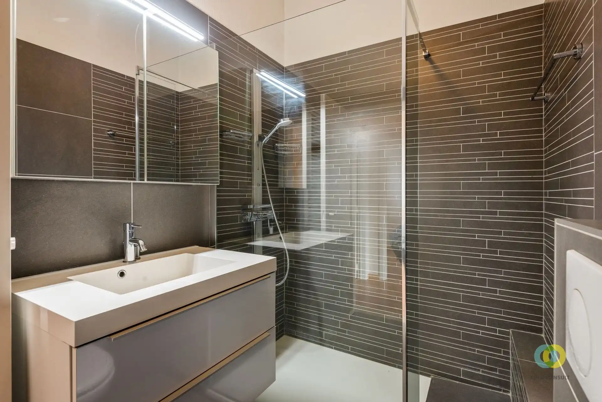 Charmante woning met tuin en garage foto 11