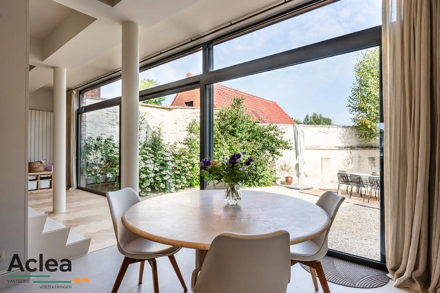 Statige herenwoning met authentieke grandeur aan het Plein in Kaprijke foto 8