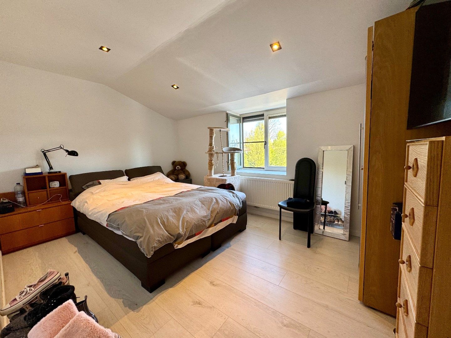 GERENOVEERDE WONING MET 2 SLPKS, TUIN EN GARAGE foto 15