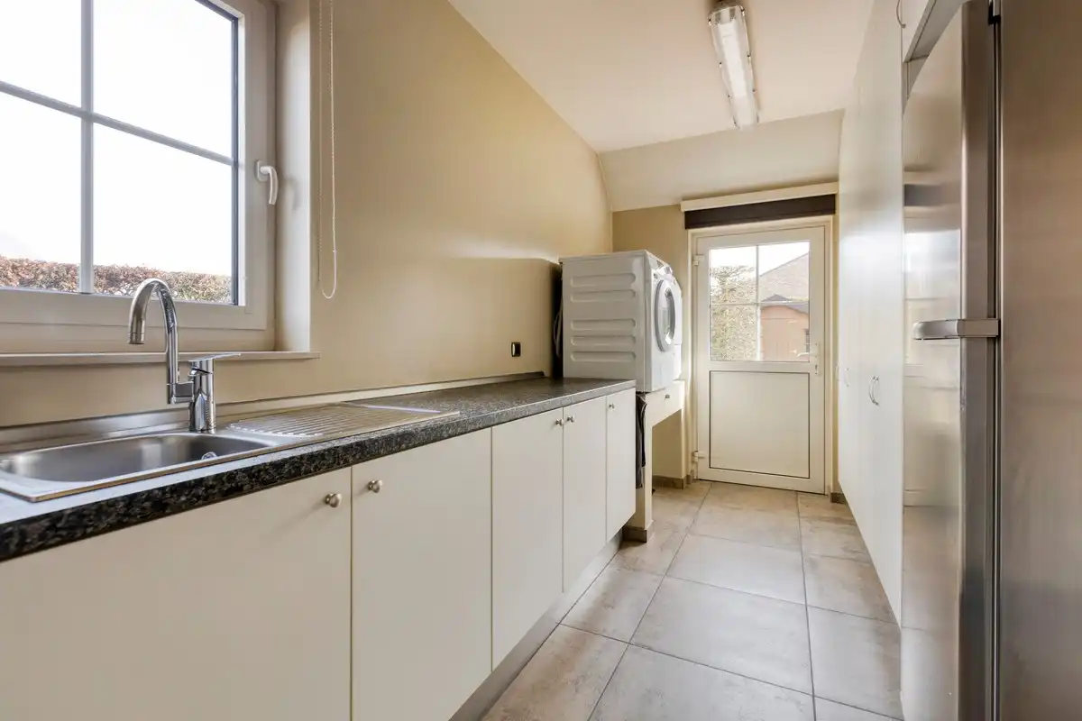 Ruime villa met prachtig aangelegde tuin in een rustige omgeving foto 12