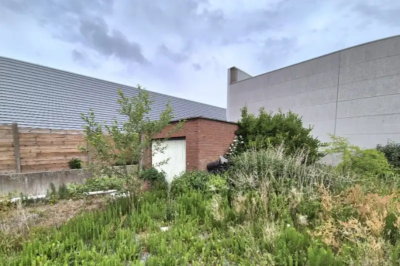 Roeselare-Brugsesteenweg. BOUWGROND + VERGUNDE PLANNEN voor  het bouwen van LOODS 486m2 & LOFT.  Unieke ontwikkelingszone op uitstekende ligging.  Perceel / tuin inclusief +/- 1080 m2. foto 8