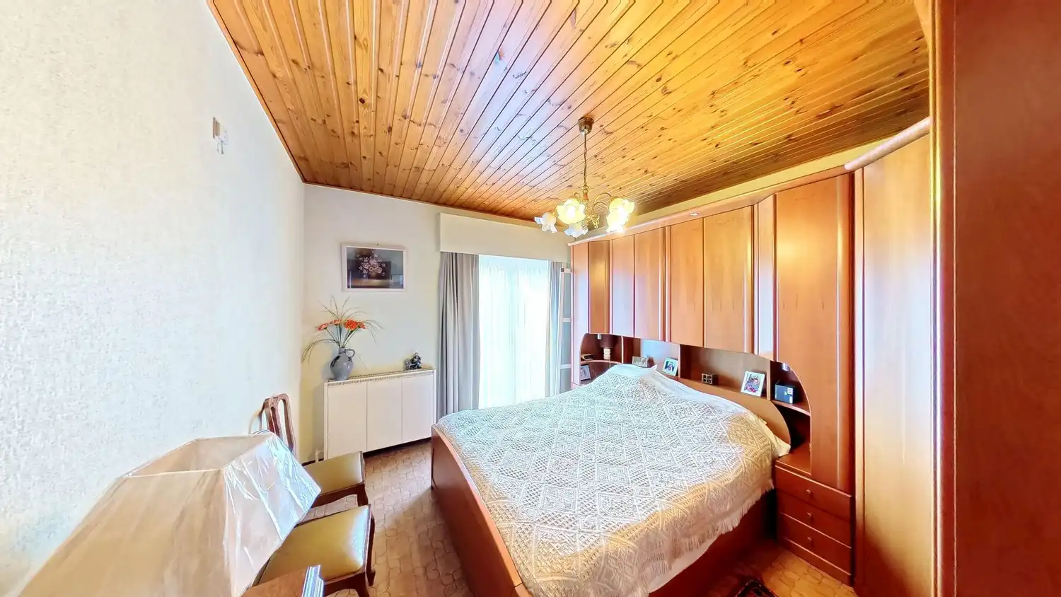 Ruime woning met 5 slaapkamers, winkelruimte én magazijn! foto 12