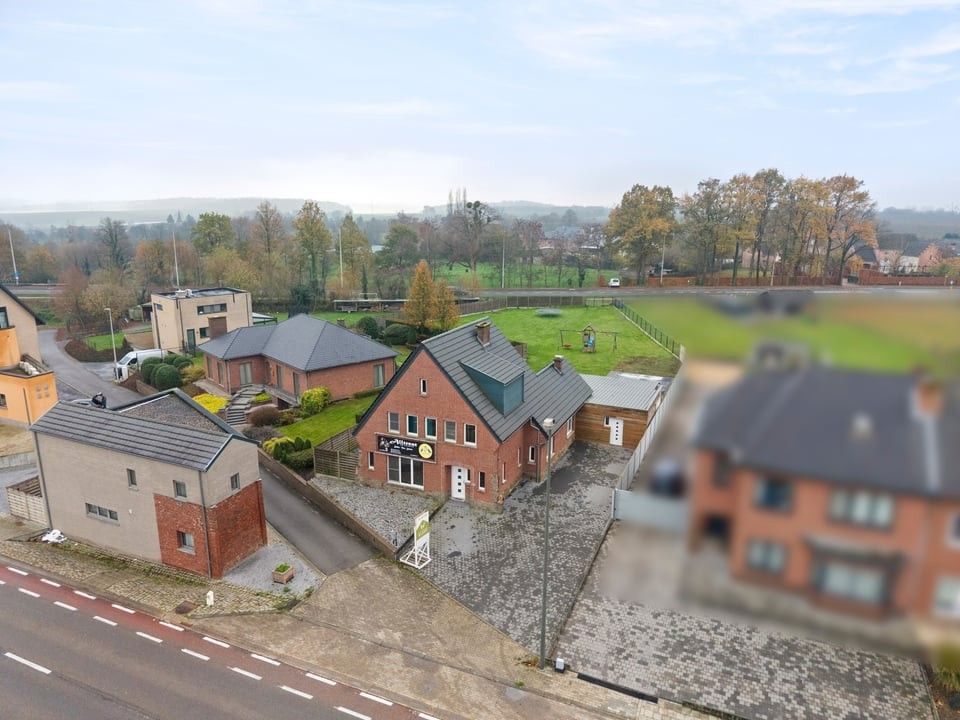 UITZONDERLIJKE OPEN BEBOUWING MET VEEL RUIMTE EN LICHT, OOK GESCHIKT ALS KANGEROEWONING foto {{pictureIndex}}