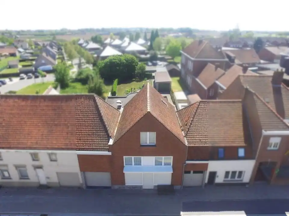 Woning met magazijn en bouwgrond foto 2