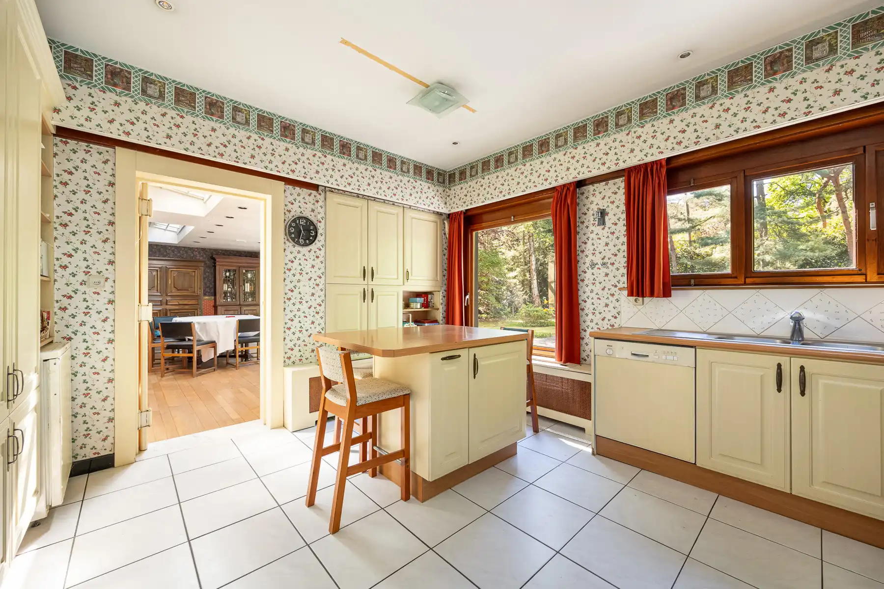 Unieke te renoveren villa op prachtig perceel foto 7