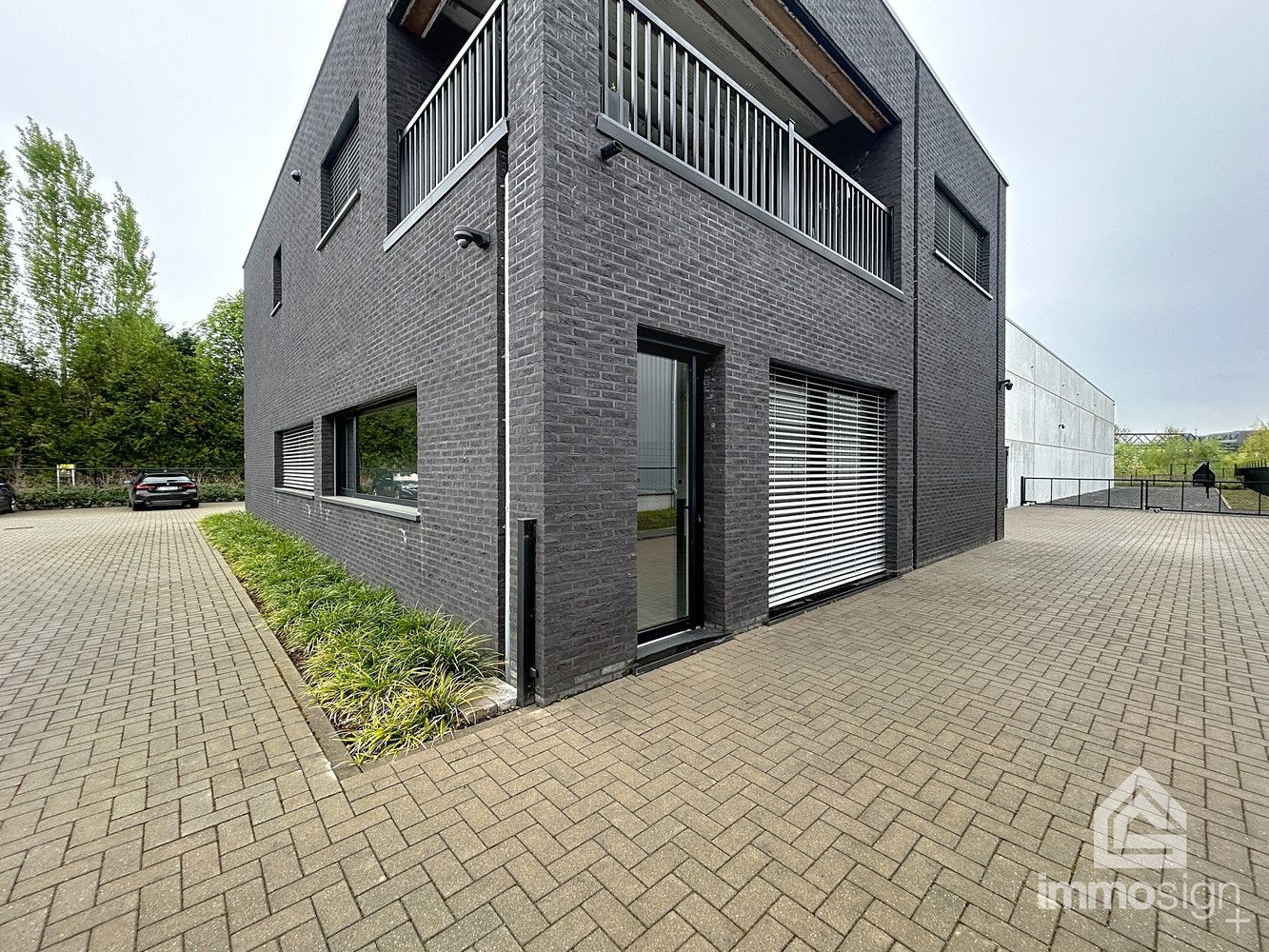 Modern afgewerkte kantoor- of praktijkruimte te Bocholt! foto 9