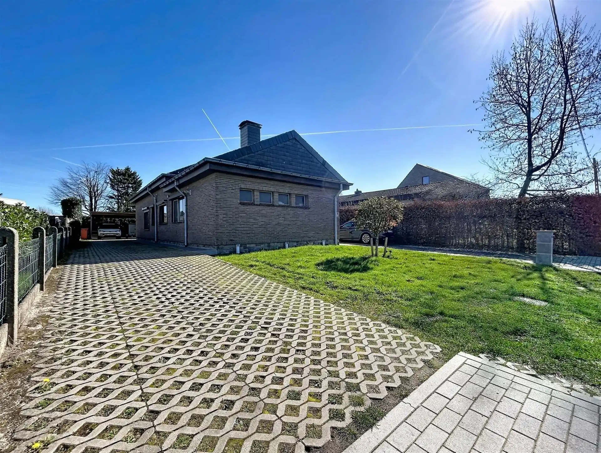 Open bebouwing met 3 slaapkamers en inpandige garage op toplocatie foto 2