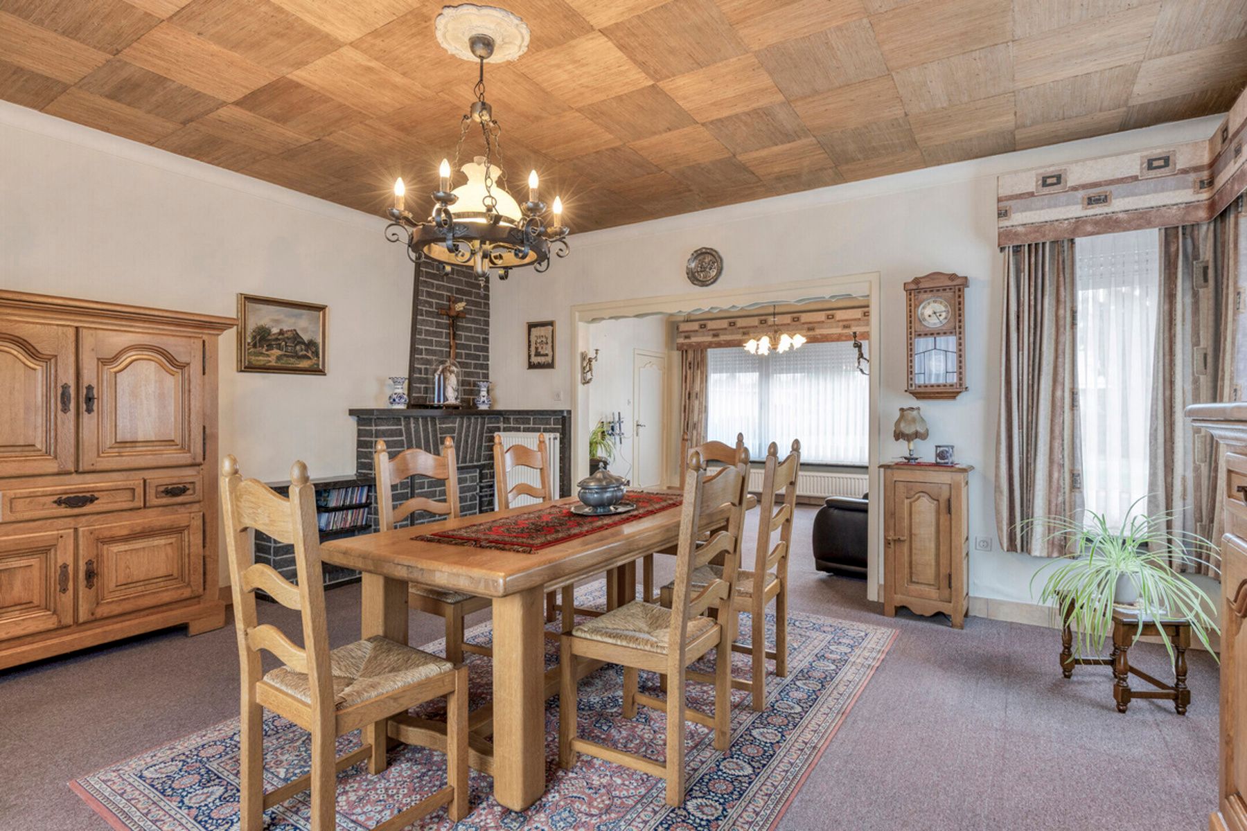 Solide en ruime te renoveren gezinswoning op toplocatie foto 8