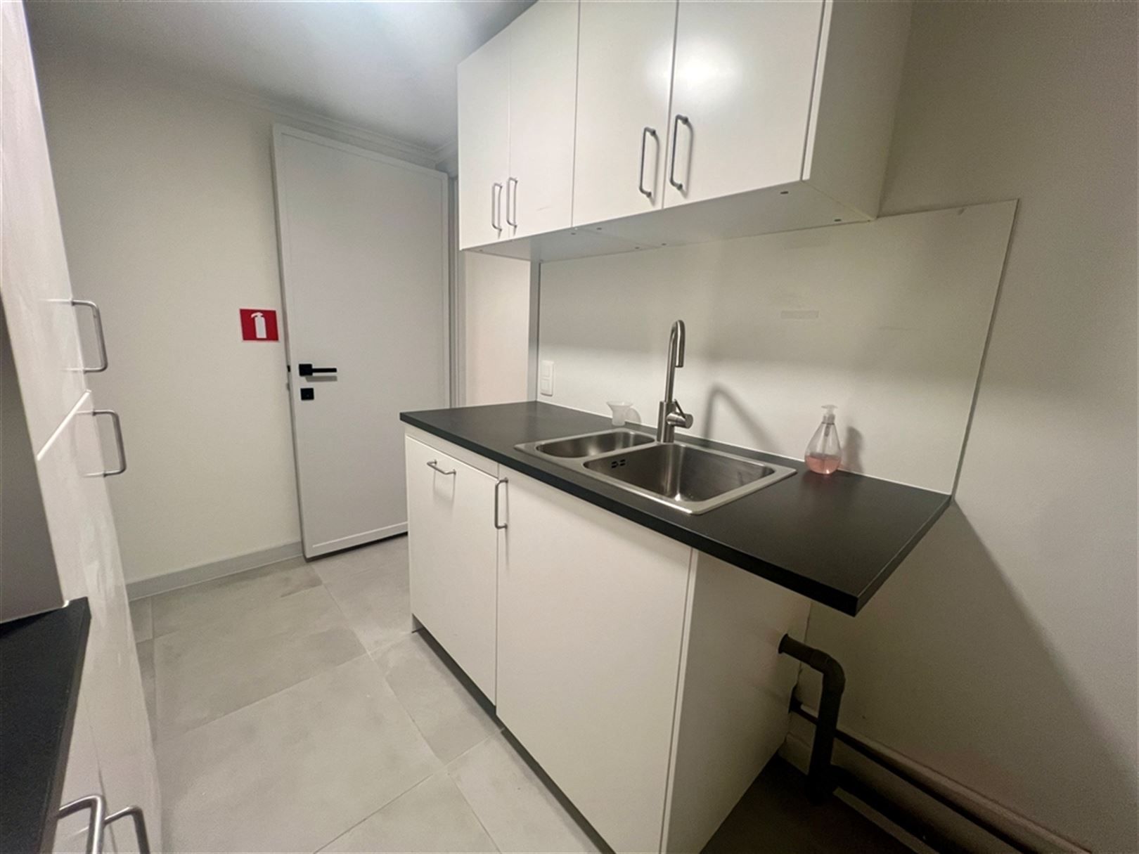 Vlot bereikbare kantoren aan op-en afrit van de E40 foto 17