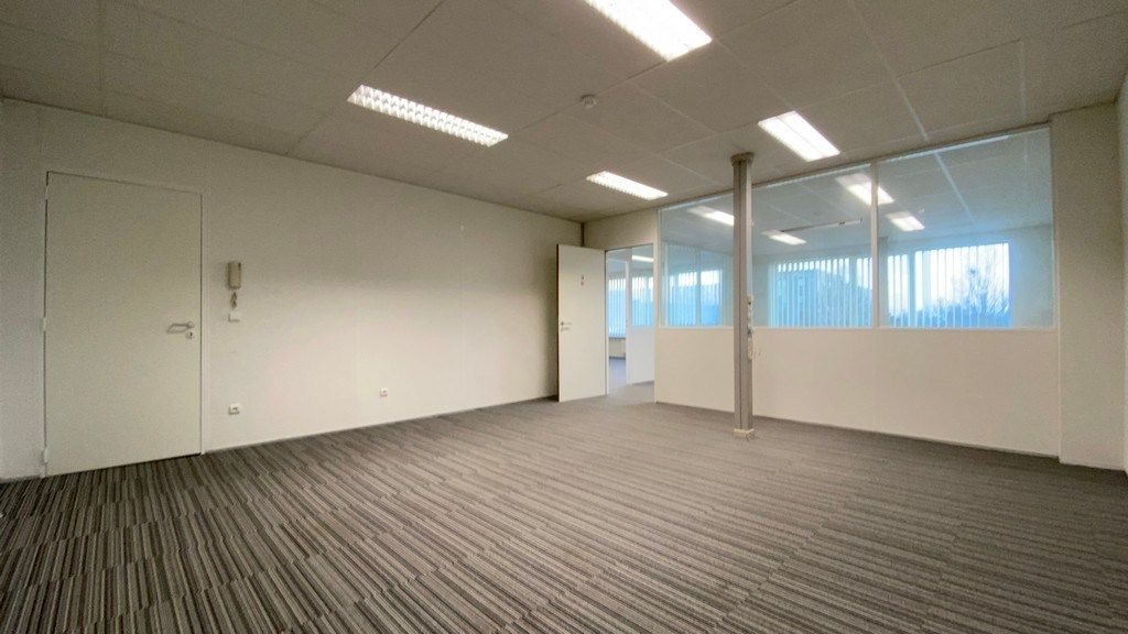 Instapklaar kantoor te huur in Brandstraat, Lokeren foto 4