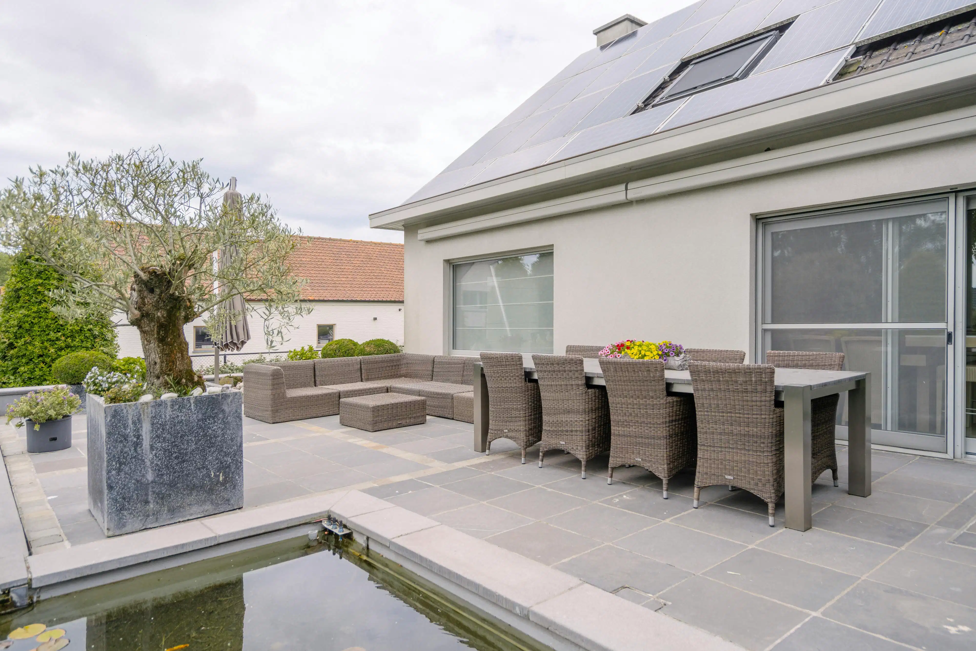 Exclusieve instapklare villa met ruime tuin in Oostduinkerke foto 4