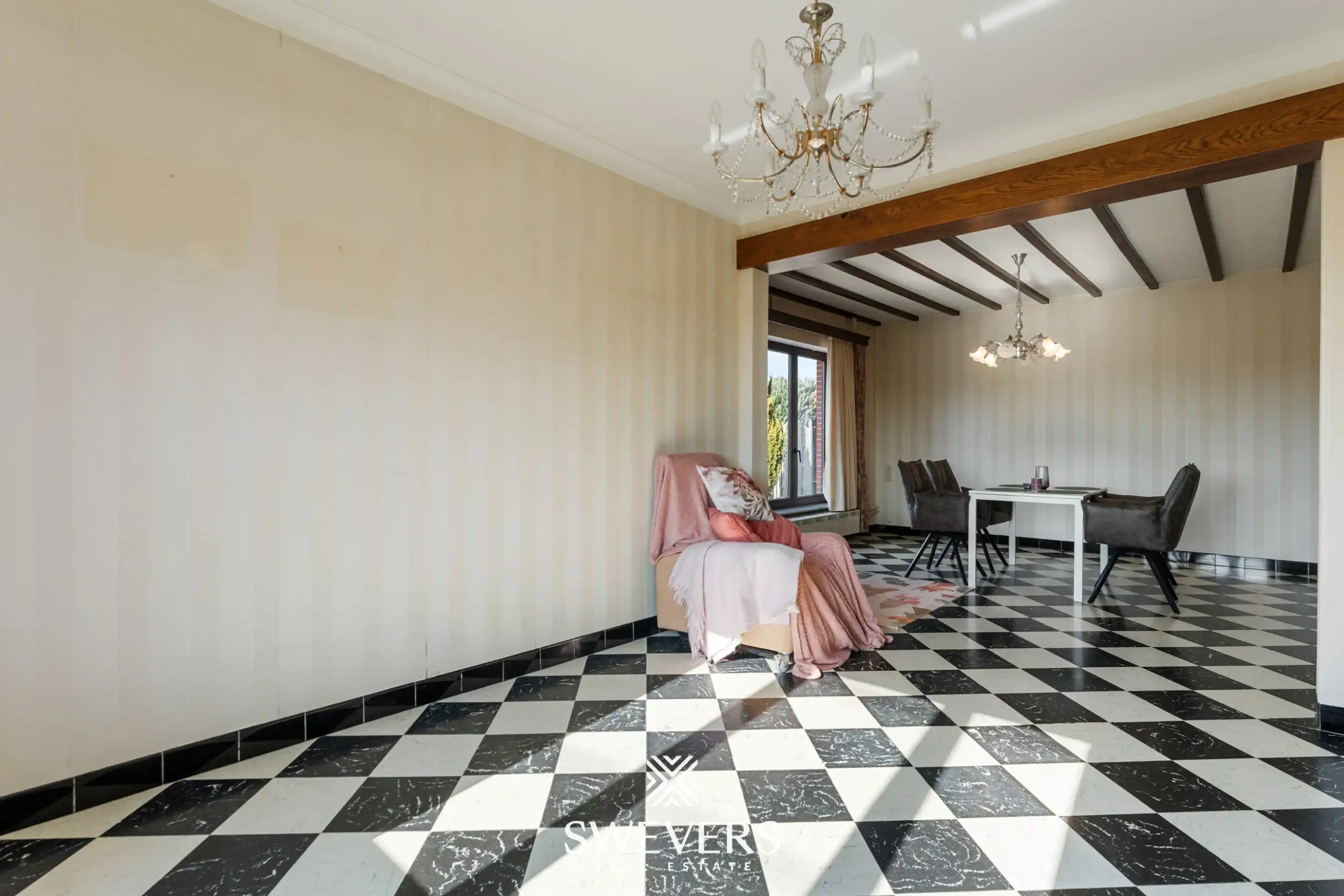 Te renoveren woning met 4 slaapkamers, grote tuin en omliggende velden op rustige ligging nabij centrum Diepenbeek foto 10