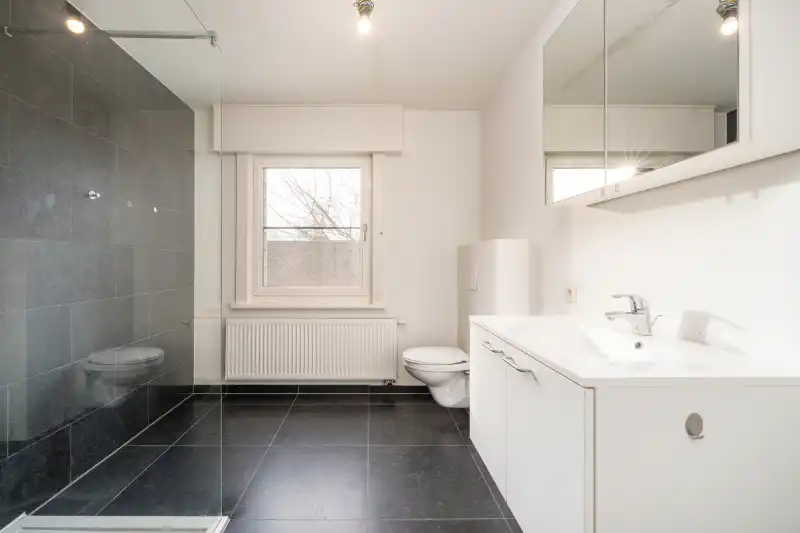 Gerenoveerde rijwoning te centrum Roeselare foto 8