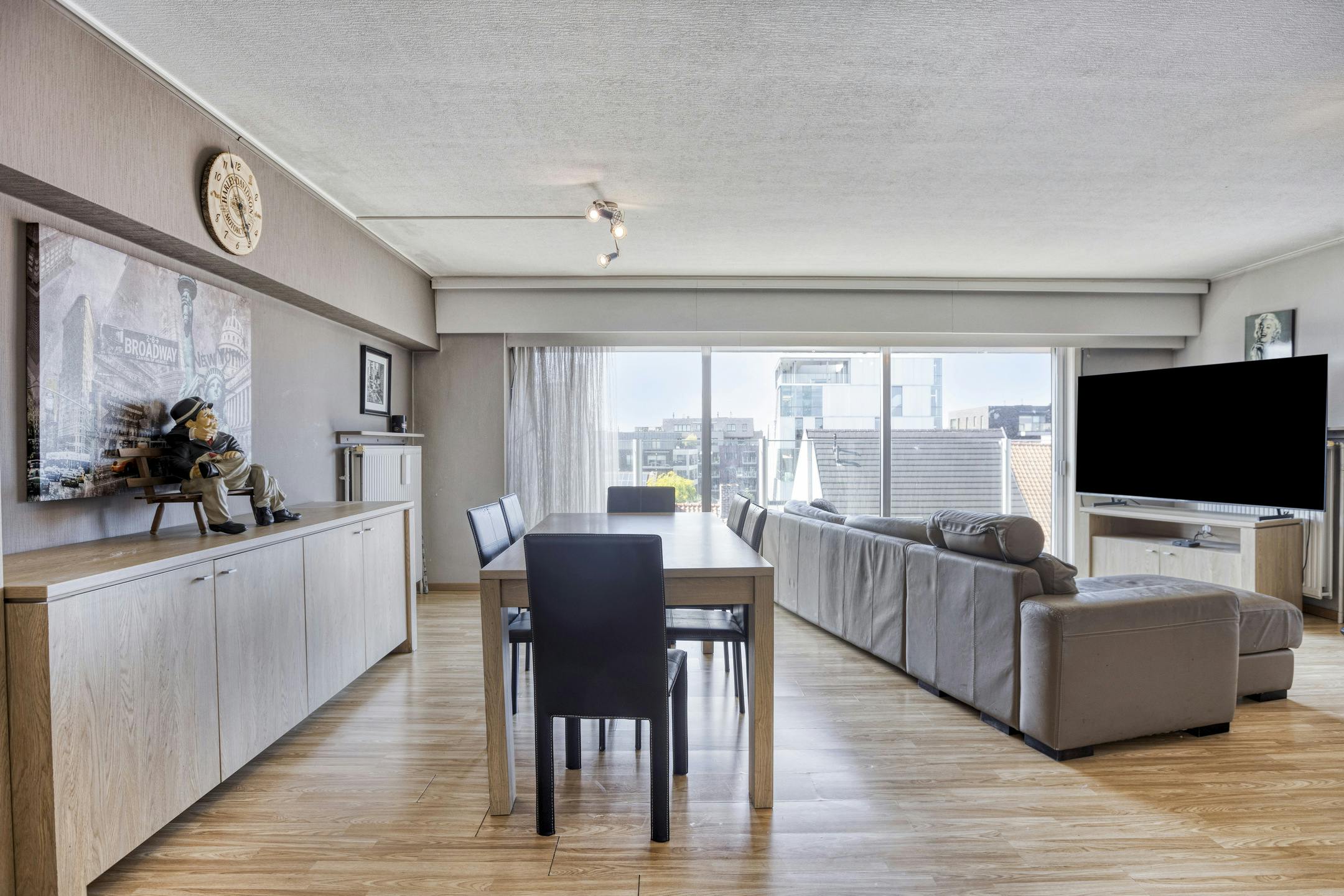 Appartement met 2 slaapkamers in hartje Roeselare. foto 3