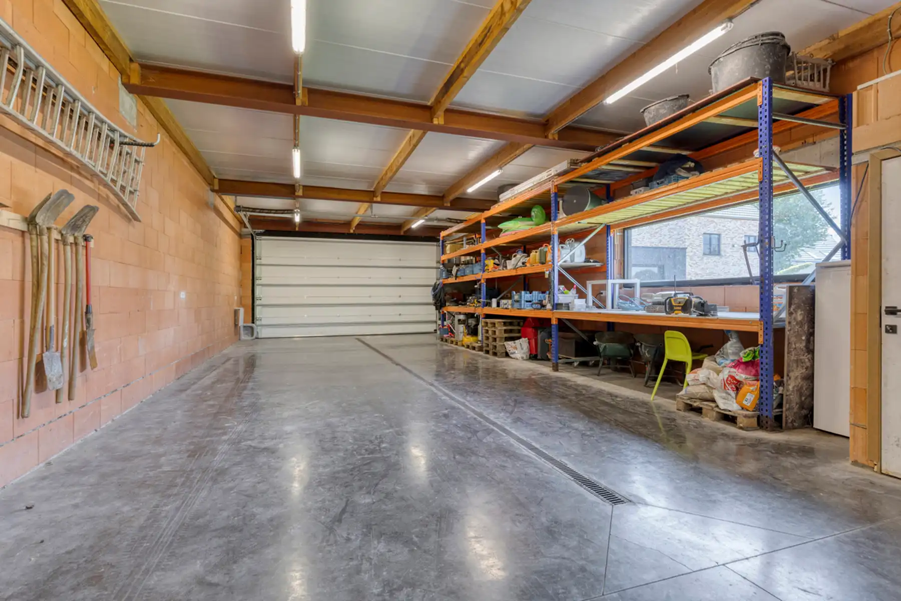 Ruime open bebouwing met loods en dubbele garage. foto 31