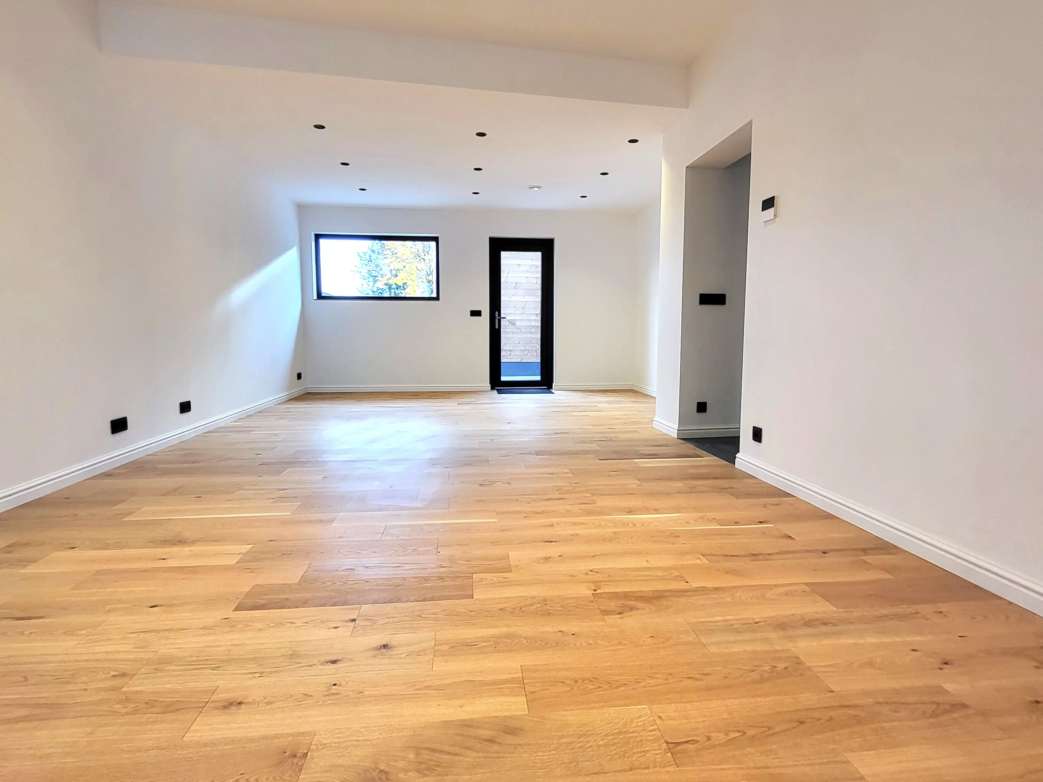 Deze volledig totaal gerenoveerde woning (2024–2025) combineert hedendaags comfort met een hoogwaardige afwerking en biedt maar liefst 5 ruime slaapkamers.  foto 7