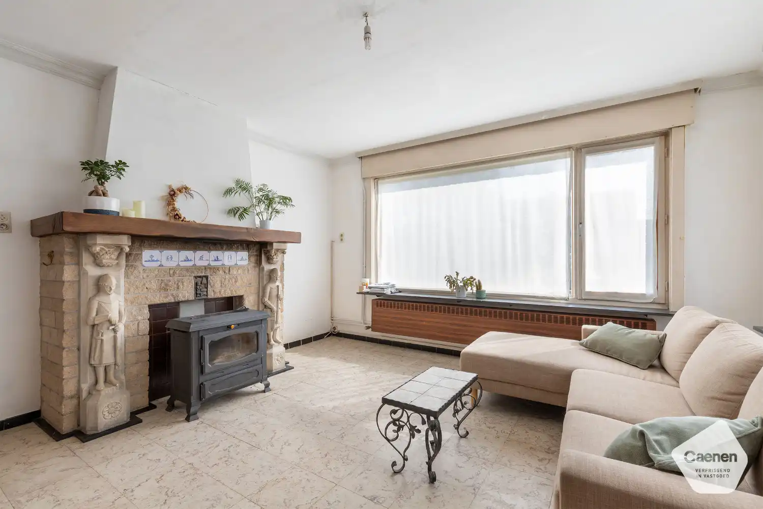 Leuke & lichtrijke charmante half-open woning met 4 slaapkamers, garage en leuke tuin! foto 7