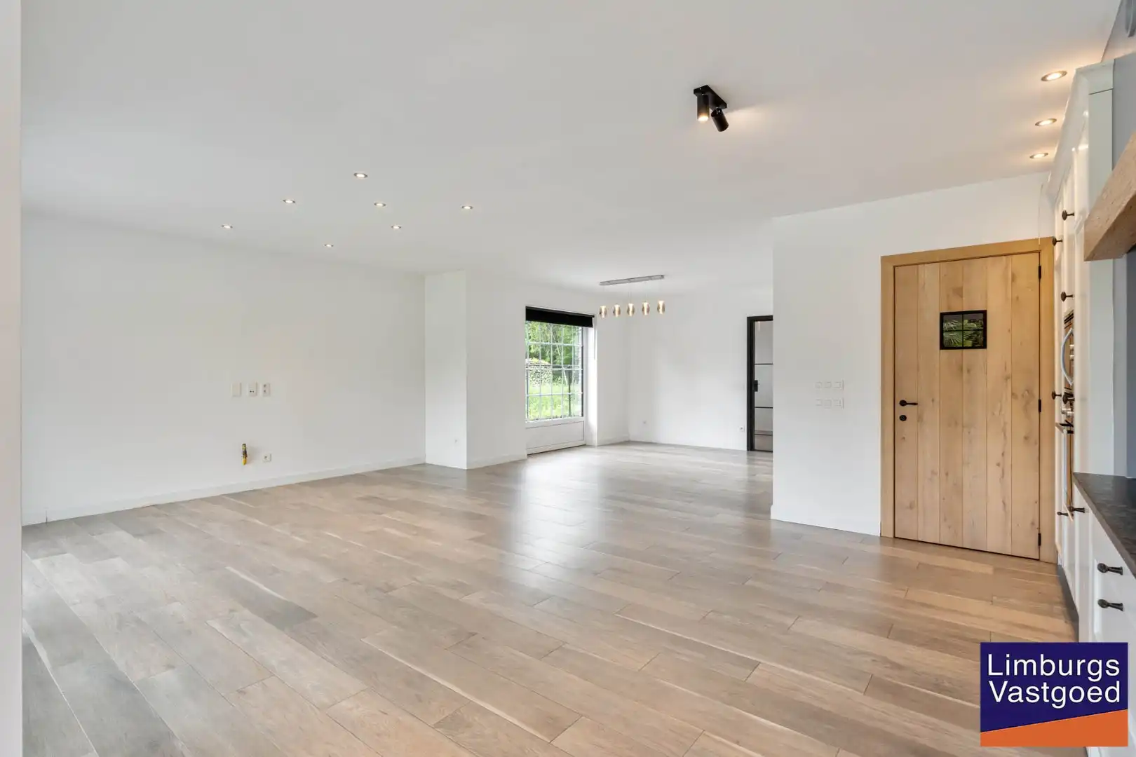 Exclusieve gezinswoning, 283m², 5 slpk, praktijkruimte op toplocatie foto 16