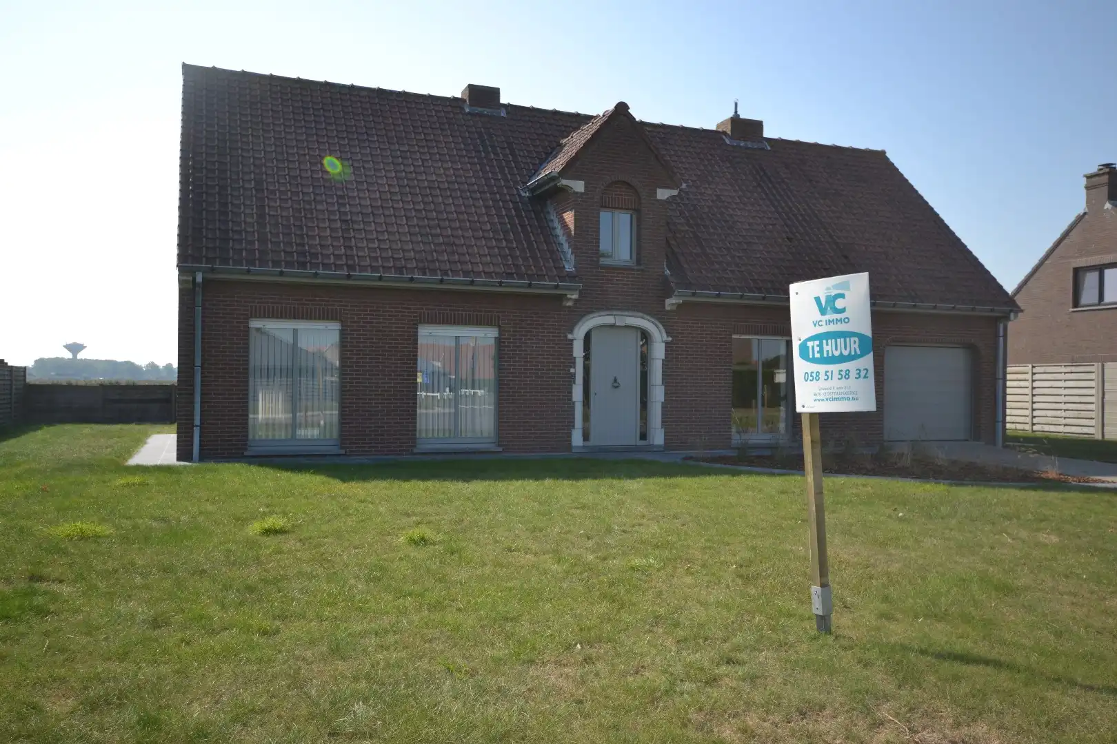 Ruim,  zonnig en rustige  gelegen villa.  foto {{pictureIndex}}