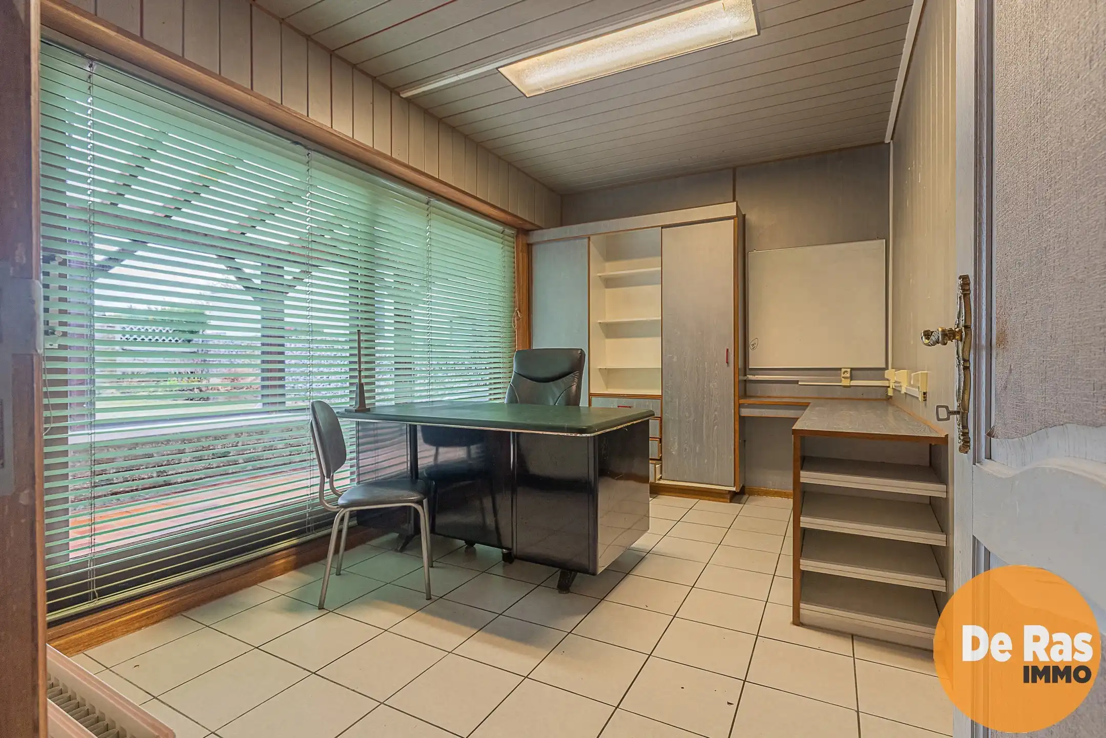 ROZEBEKE - Karakteristieke burgerwoning met loods foto 8