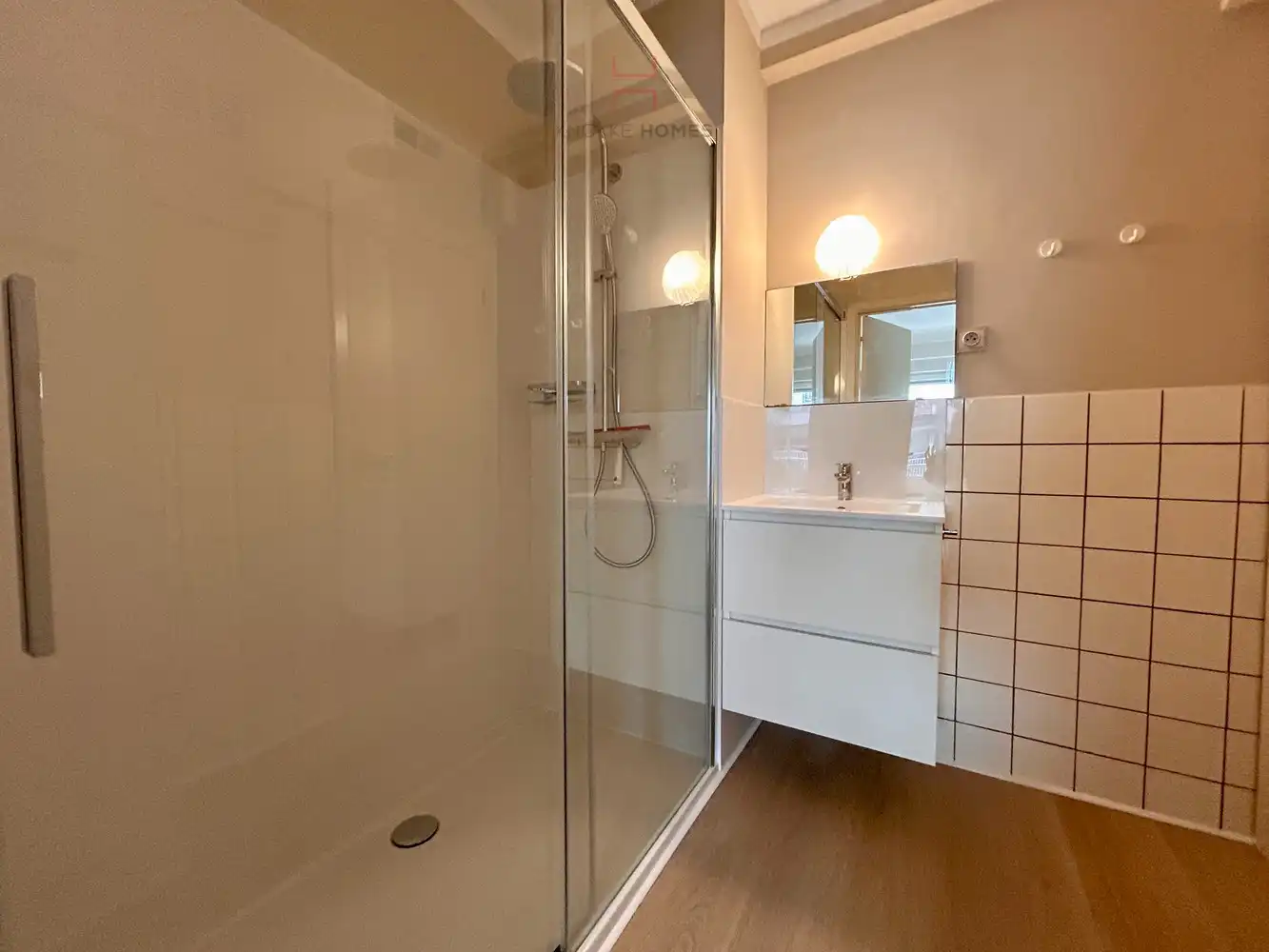 Gemeubeld twee-slaapkamer appartement met zijdelings zeezicht in een zijstraat van de zeedijk te Albertstrand foto 9