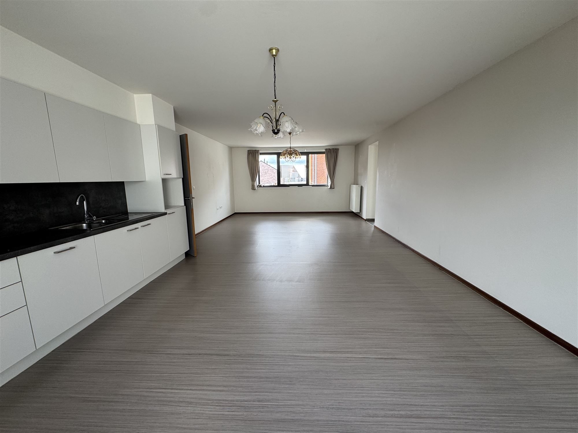 PERFECT ONDERHOUDEN RUIM APPARTEMENT (138M²) MET 3 SLAAPKAMERS EN 2 TERRASSEN TE BERINGEN foto 3
