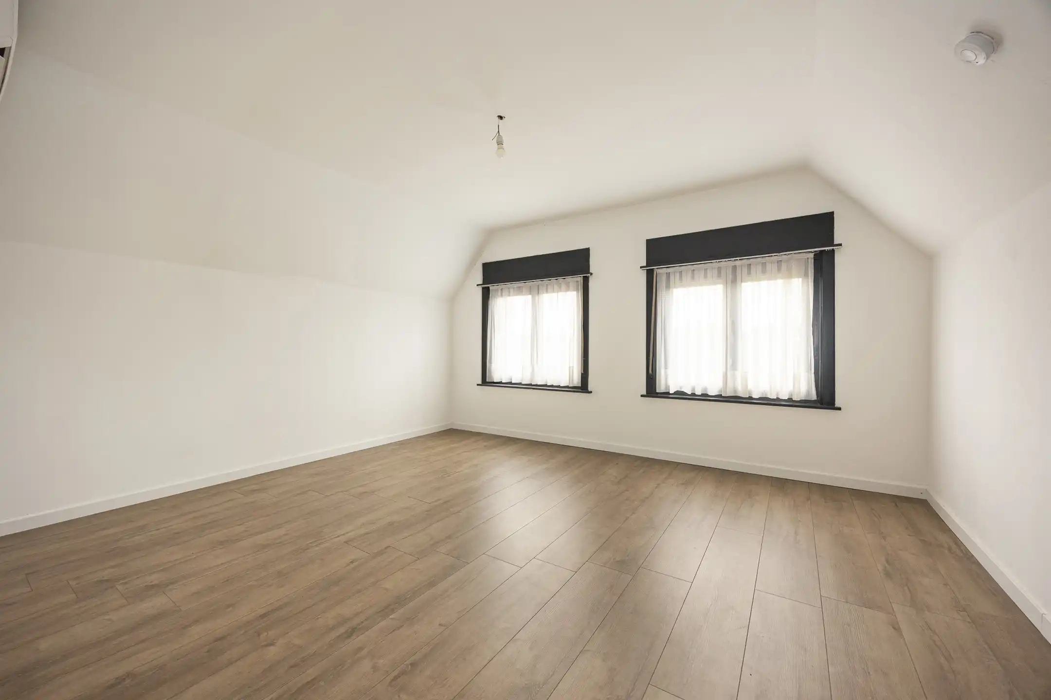 Gezinswoning met 2 slaapkamers op zeer rustige locatie te Vosselaar. foto 10