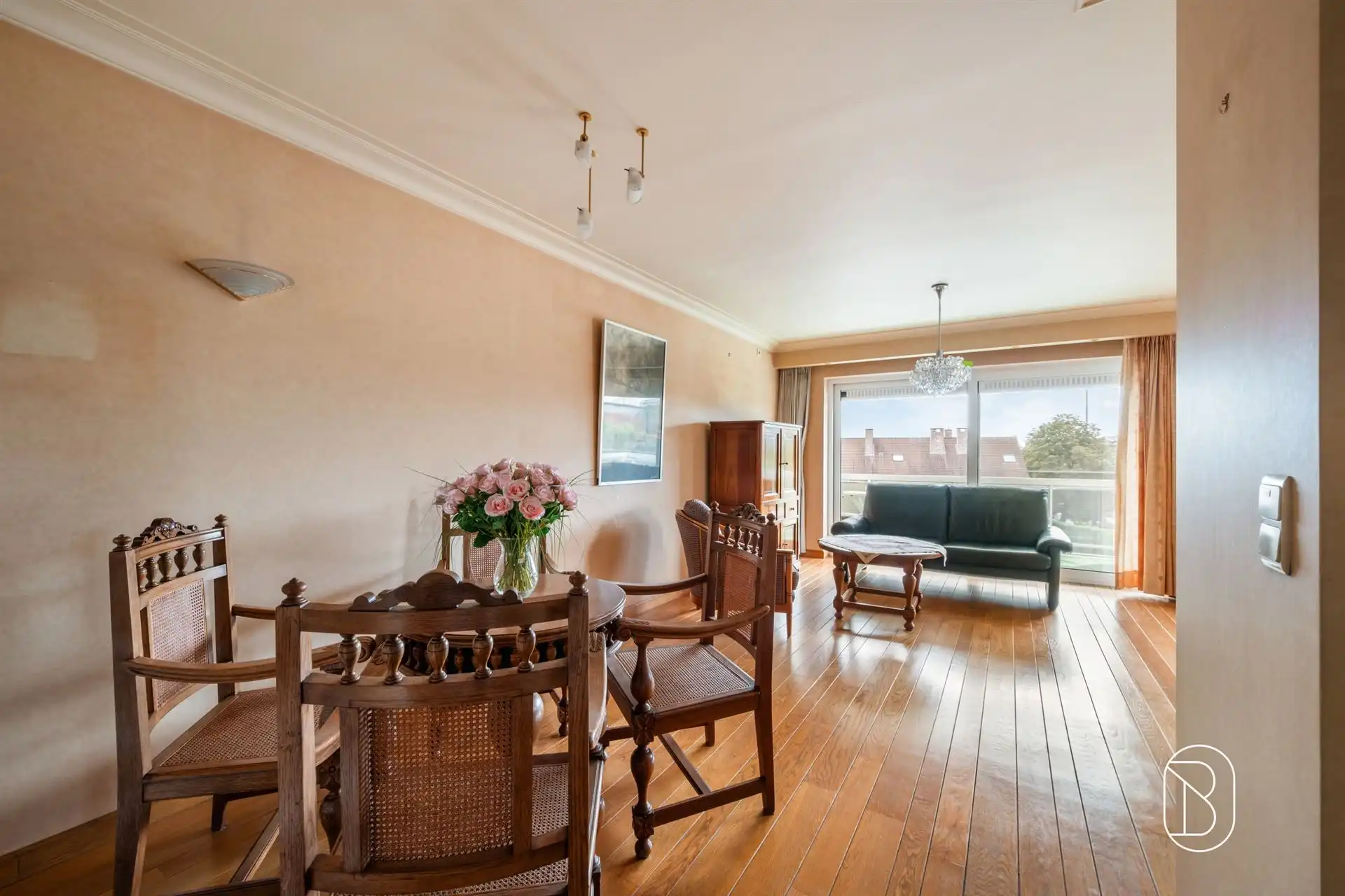 Lichtrijk appartement met 2 SLK en terras op een topligging foto 2