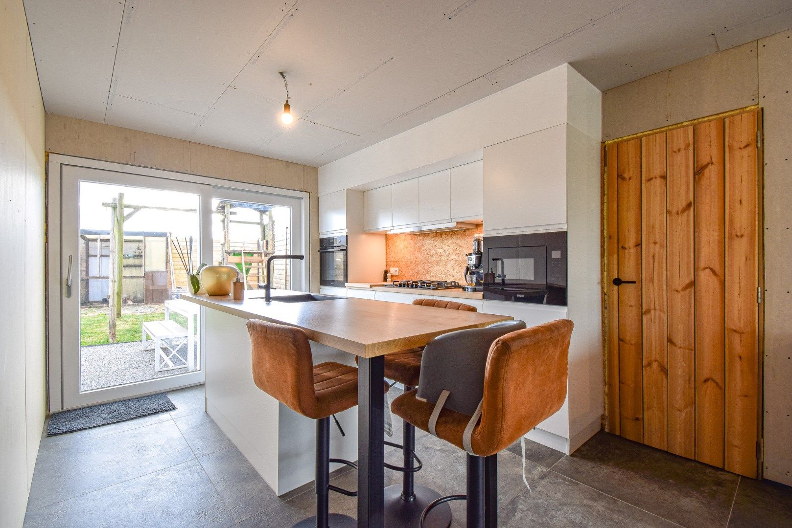 Strakke instapklare woning met rustige locatie foto 3