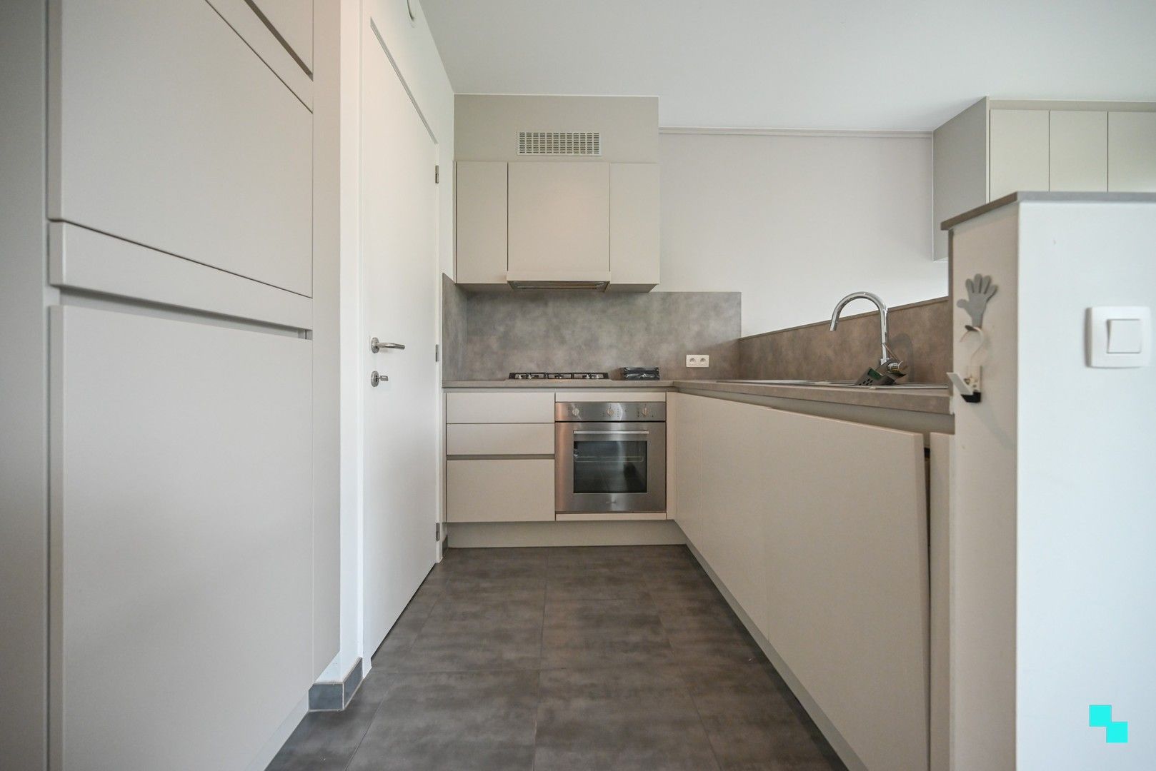 Energiezuinig tweeslaapkamer appartement met tuin te Izegem foto 7