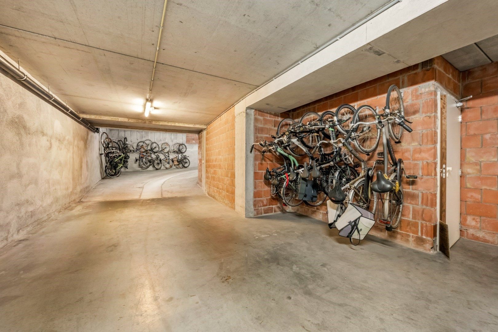 Centraal gelegen appartement met een bewoonbare oppervlakte van 146m²! foto 12