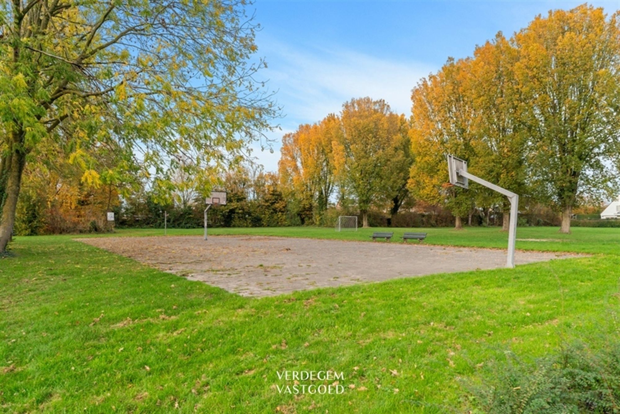 Woning met 4 slaapkamers, tuin en garage op topligging foto 23