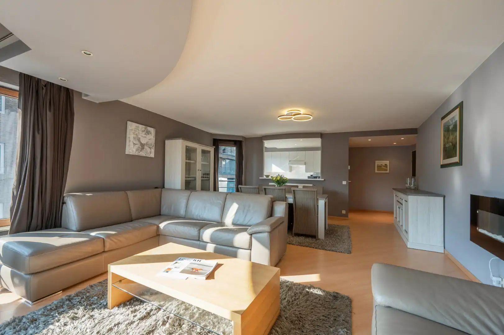 Uiterst ruim appartement met 3 slaapkamers en 2 badkamers   foto 3