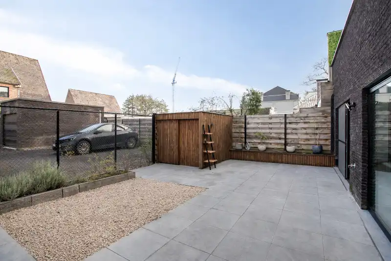 Ruim gelijkvloers appartement (2 slpk) met terras en tuin! foto 8