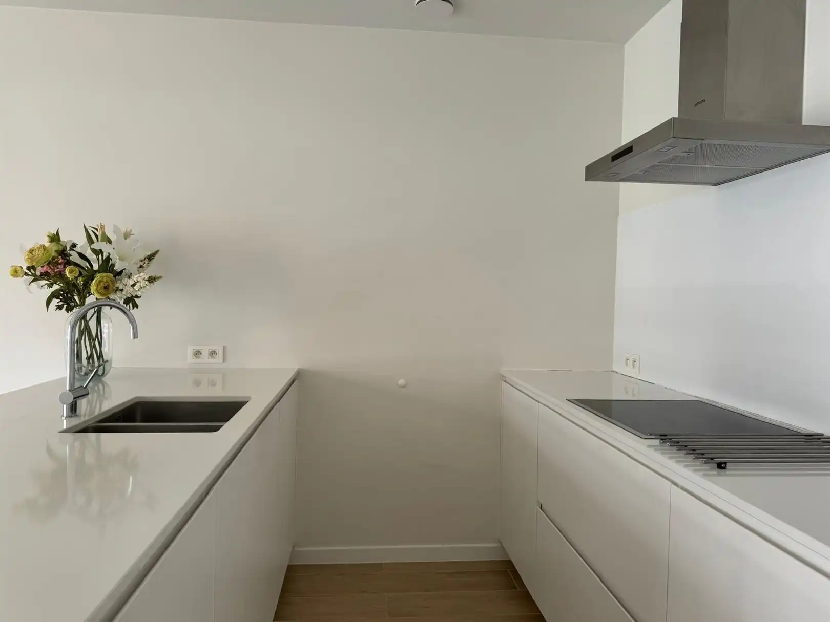 Appartement met twee slaapkamers, groot terras en autostaanplaats foto 7