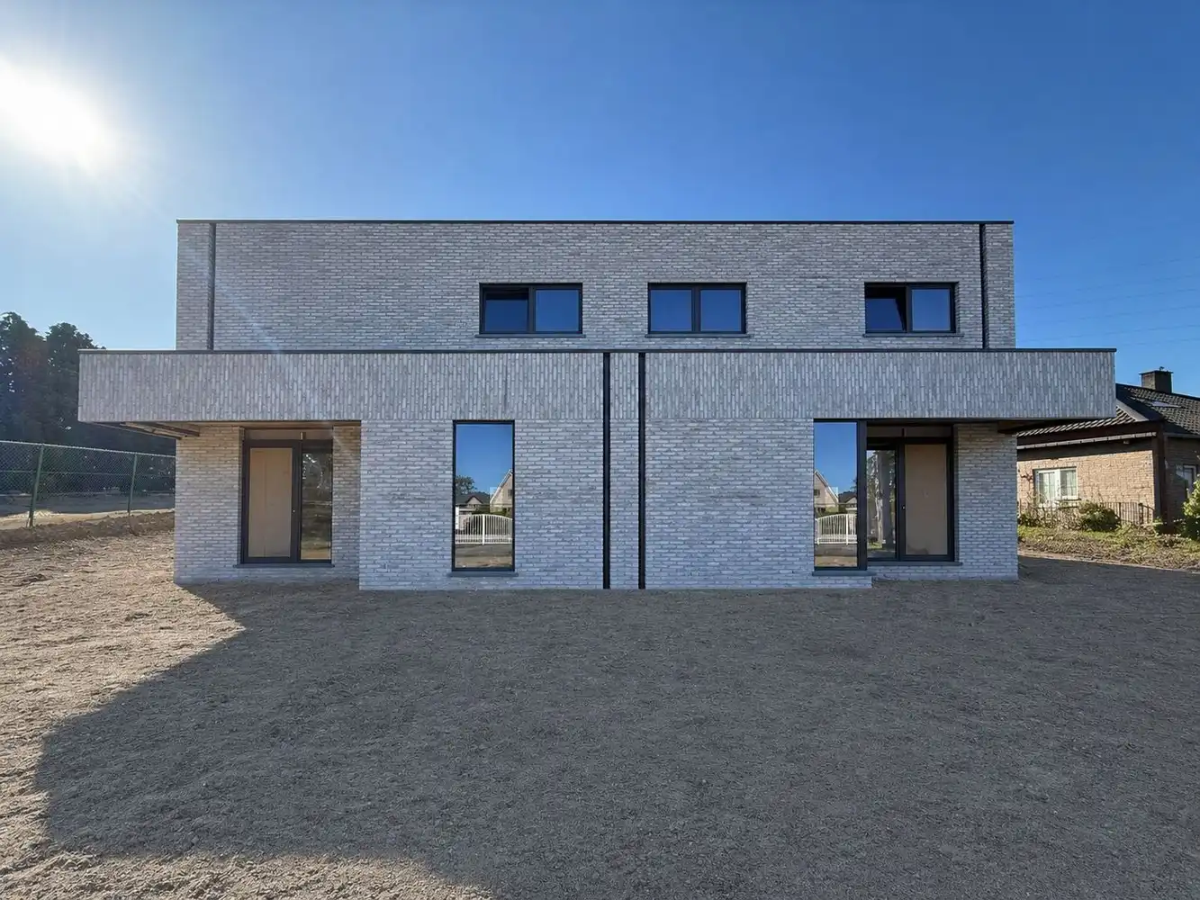 Twee halfopen nieuwbouwwoningen met elk drie slaapkamers in Gellik - Beschikbaar vanaf september 2026! foto 2