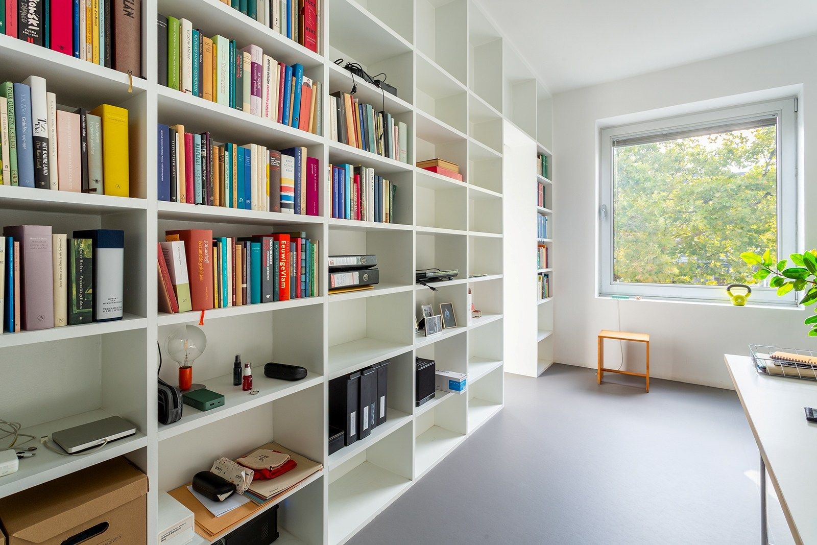 Architecturale parel met een zee van ruimte foto 8