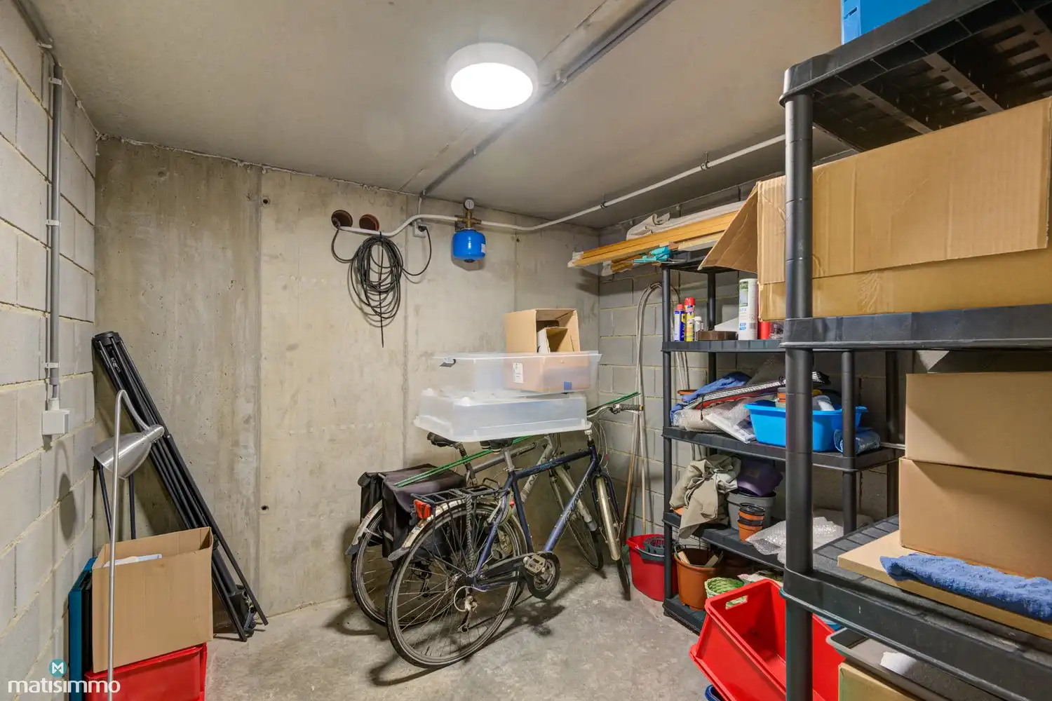 INSTAPKLAAR GELIJKVLOERS APPARTEMENT MET TUIN EN AUTOSTAANPLAATS NABIJ HET STADSCENTRUM VAN BILZEN foto 13