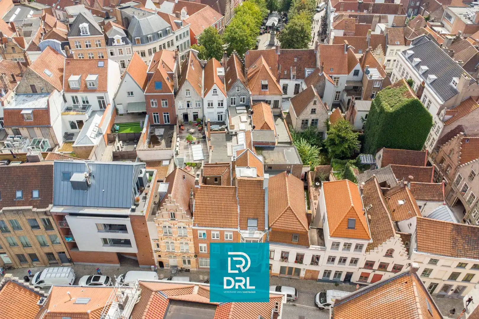 UITZONDERLIJKE EIGENDOM te CENTRUM BRUGGE foto {{pictureIndex}}