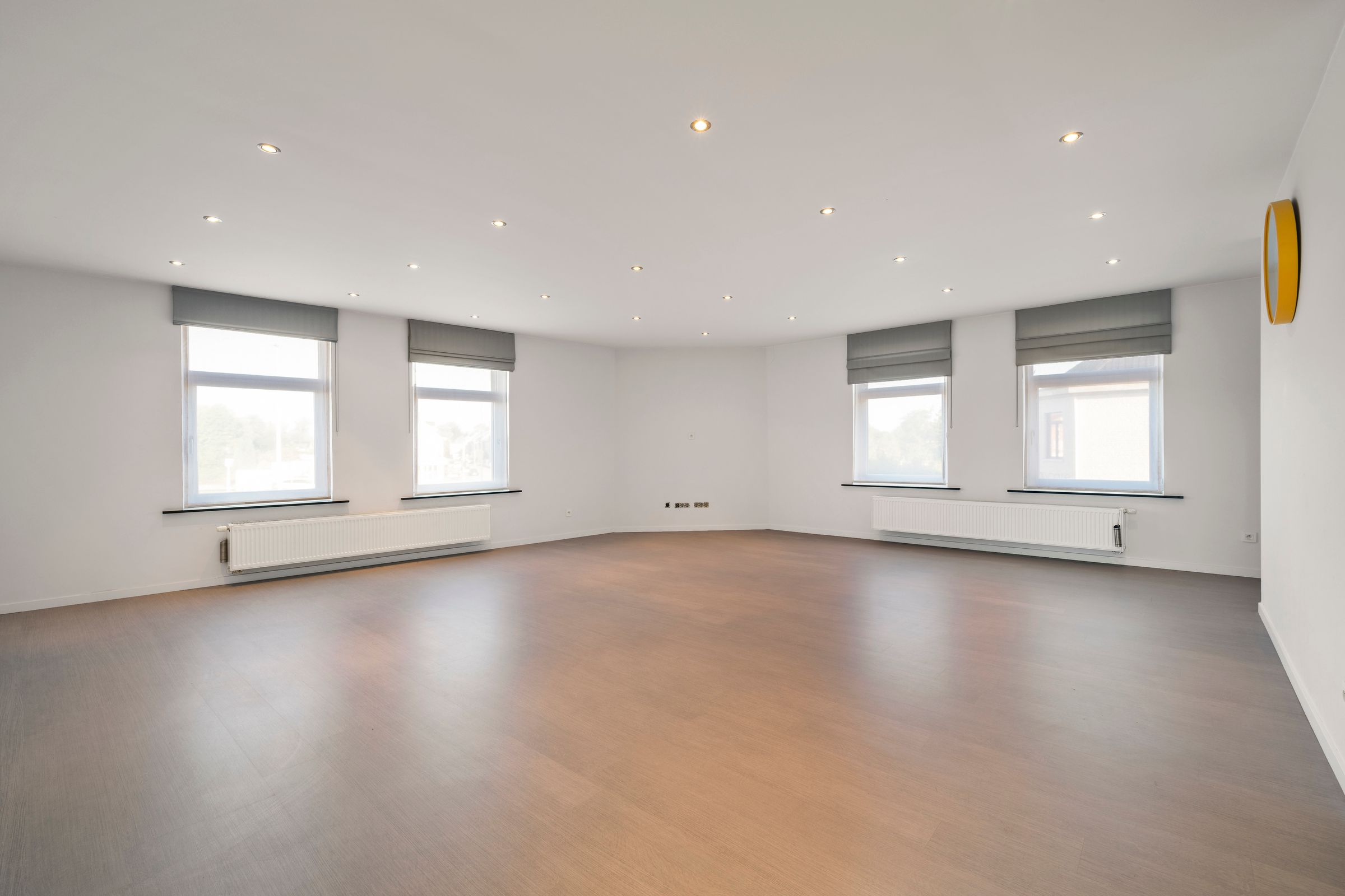 GERENOVEERD COMMERCIEEL PAND MET WOONST TOPLOCATIE foto 16