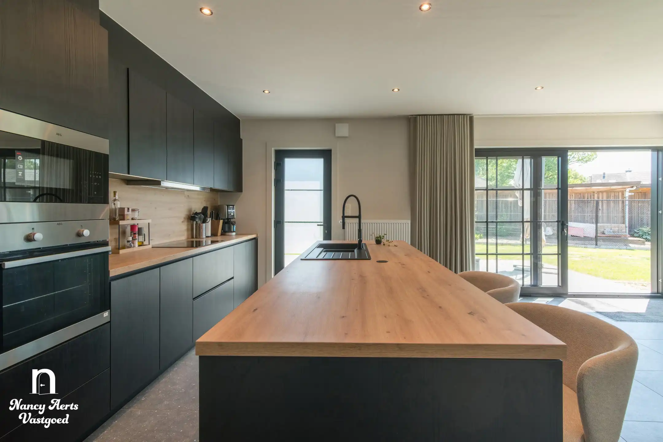 Lichtrijke en perfect afgewerkte woning op royaal perceel foto 16
