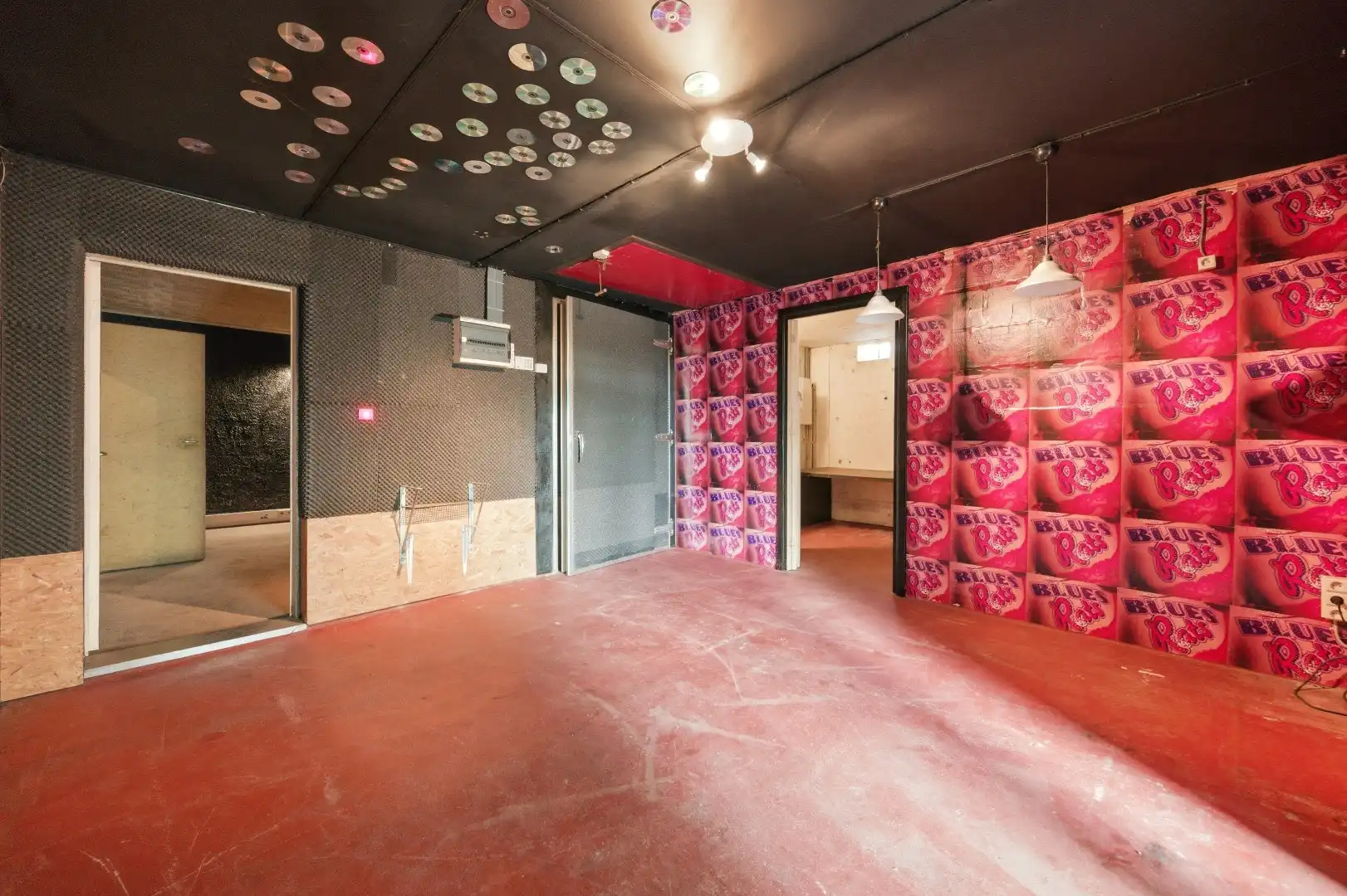 Op te frissen open bebouwing met veel ruimte en potentieel foto 22