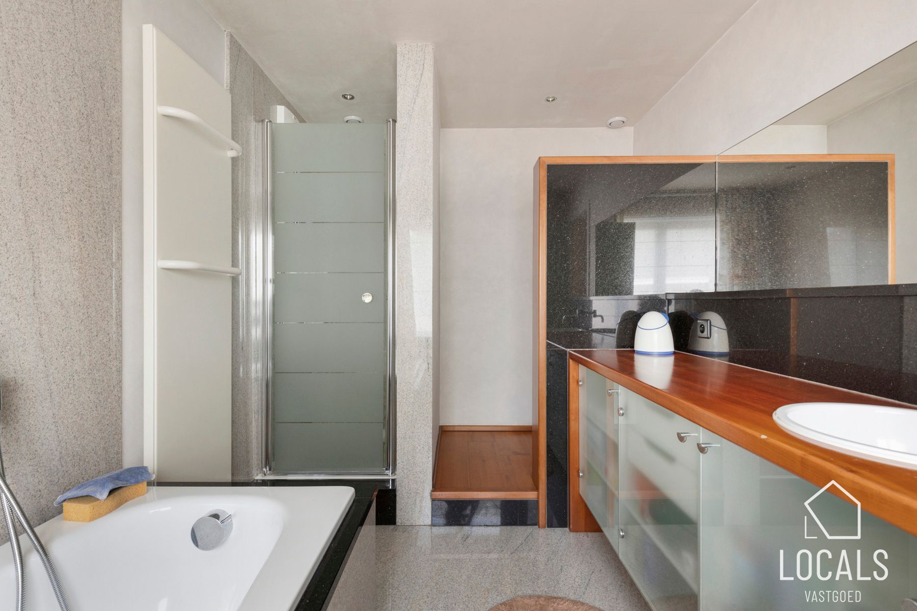 Instapklare woning met 3 slaapkamers + zolder, tuin, garage foto 13