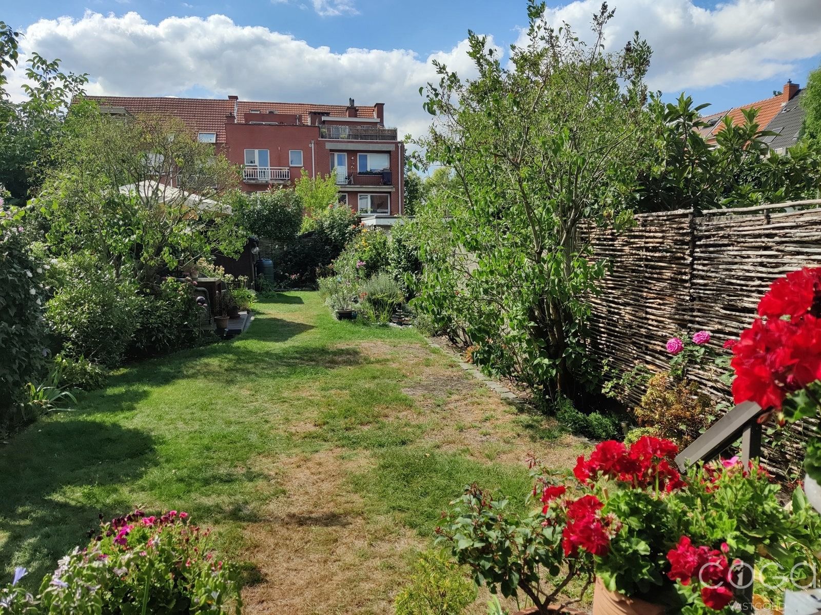 Woning met 4 slaapkamers, garage en tuin foto 30