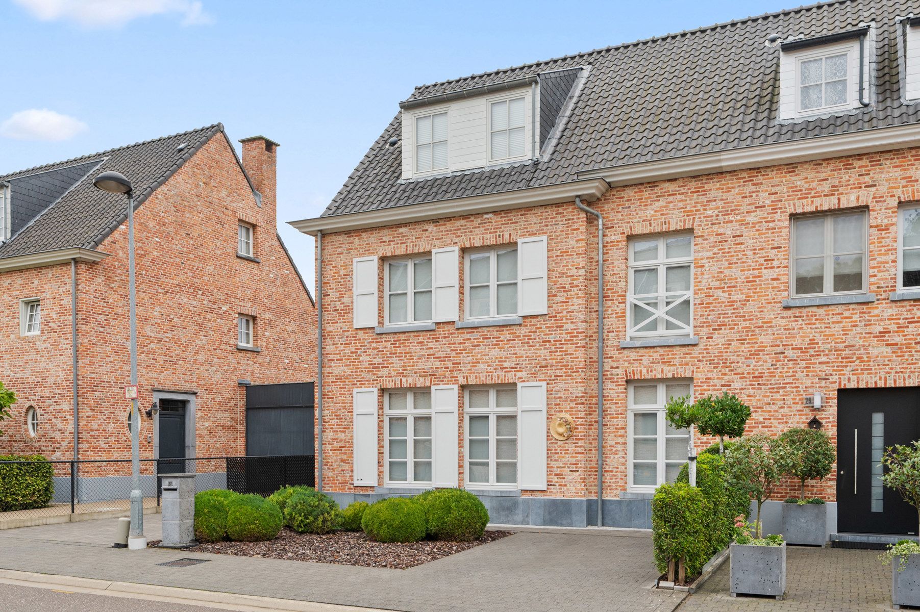 Luxueuze woning met 5 slaapkamers te HEIST-OP-DEN-BERG foto {{pictureIndex}}