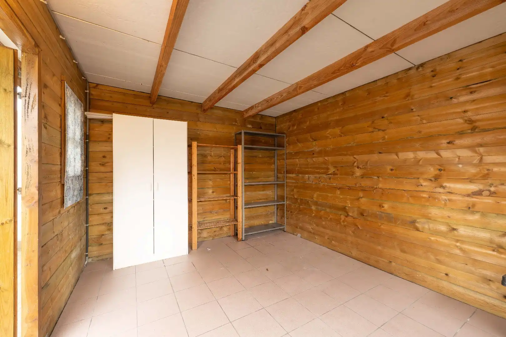 VERRASSEND RUIME WONING VLAKBIJ CENTRUM PITTEM foto 18