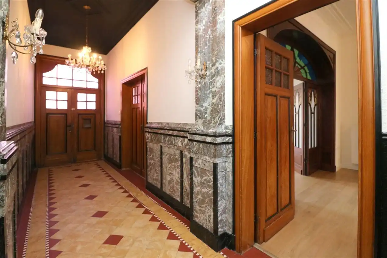 Vernieuwde, karatervolle woning met 4 slpk nabij station foto 7