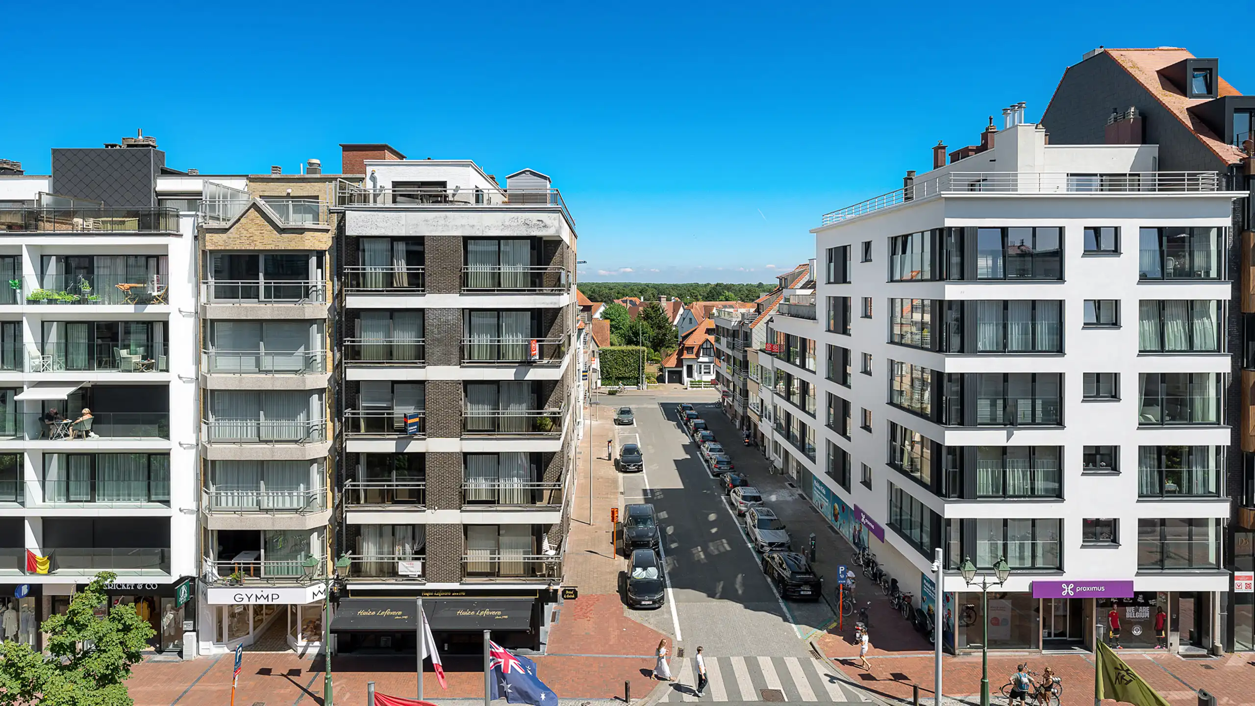 Lichtrijk gerenoveerd appartement met open zichten foto 2