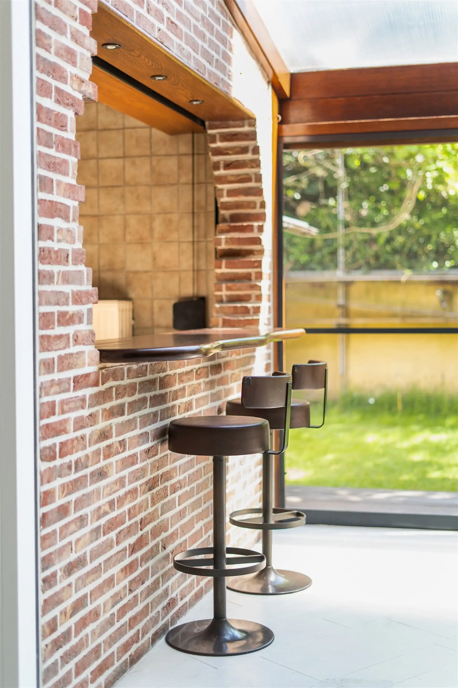 Gerenoveerde één/meergezins/kangeroe woning met 4 mog 5 slaapkamers en tuin. foto 6